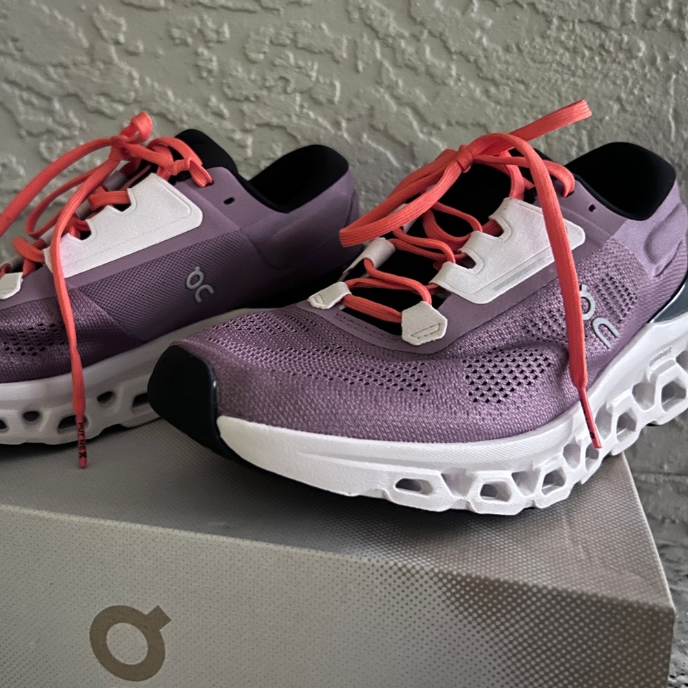 On Cloud Women’s Cloudstratus-3 Size 8.5
